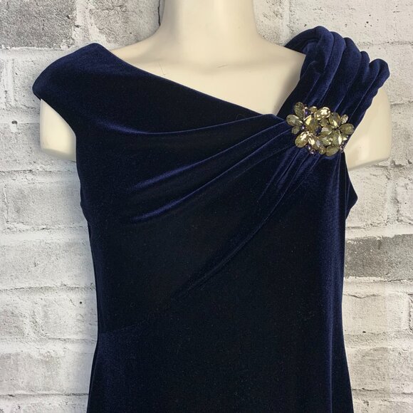 Laura Petites Navy Velvet Rhinestone Broach Sleeveless Cocktail Shift Dress - Picture 2 of 13